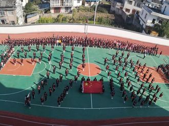 徽州区岩寺镇中心学校举行喜迎新中国成立70周年主题升旗仪式